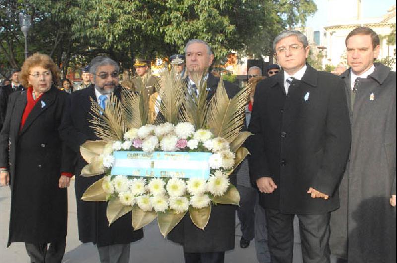 La comuna rindió un solemne homenaje a Manuel Belgrano En la plaza