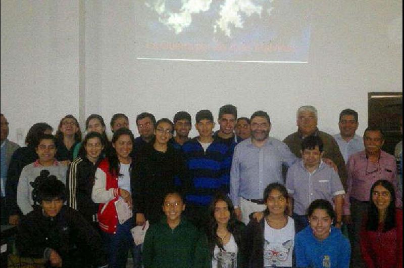 El colegio San Miguel Arcángel homenajeó a los héroes de Malvinas