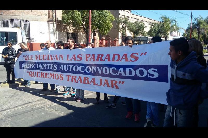 Comerciantes Cortaron La Calle Para Pedir Que Se Modifiquen Las Paradas