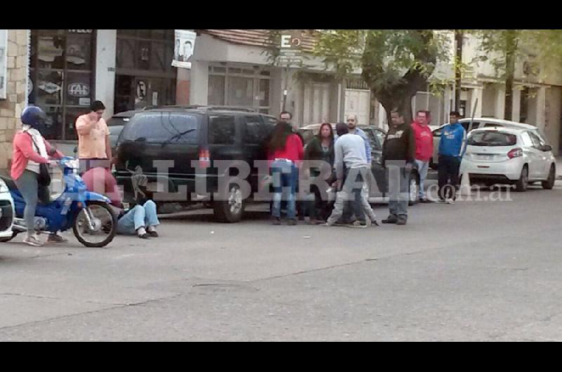 Violento Choque Entre Una Motocicleta Y Una Camioneta El Accidente Se