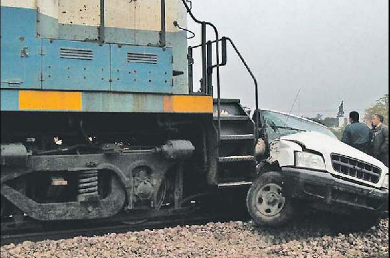 Se Salv Milagrosamente De Morir Arrollado Por El Tren De Pasajeros