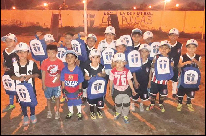 Las Pulgas Present Su Nueva Indumentaria La Escuela De F Tbol