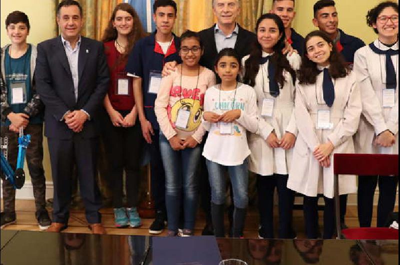 Macri recibió a alumnas santiagueñas ganadoras del Primer Maratón