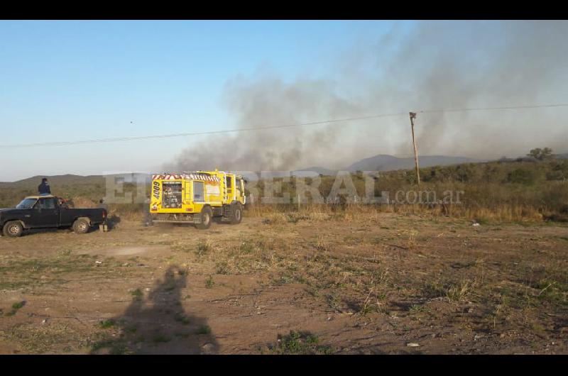 Incendio De Pastizales Es Sofocado En Ojo De Agua En Horas De La