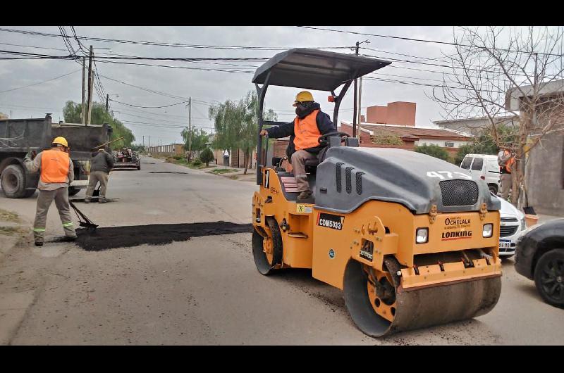 El municipio realizó bacheo en el barrio San Germés La Municipalidad