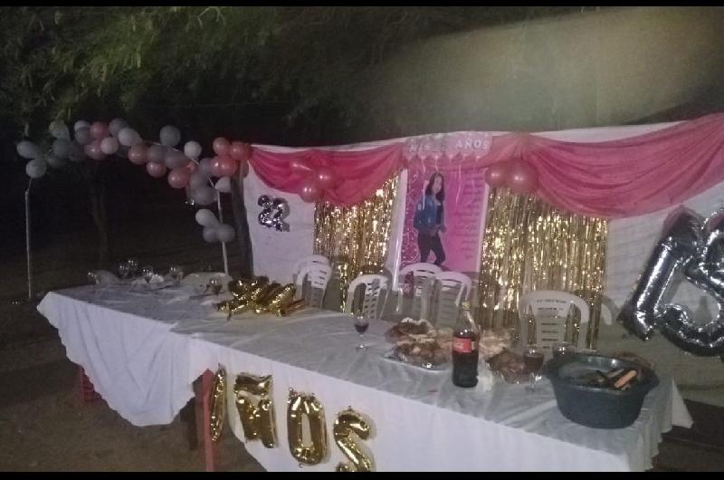 Increíble festejaban un cumpleaños de 15 con más de 100 invitados