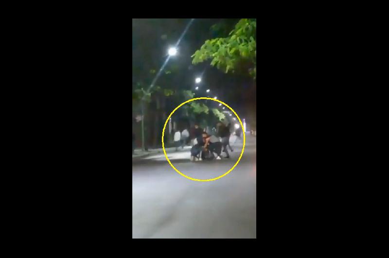 VIDEO Terrible robo piraña menores golpearon salvajemente a un