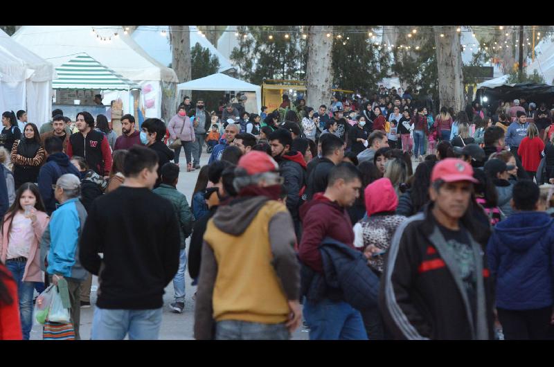 La Feria Artesanal Organizada Por La Municipalidad De La Capital