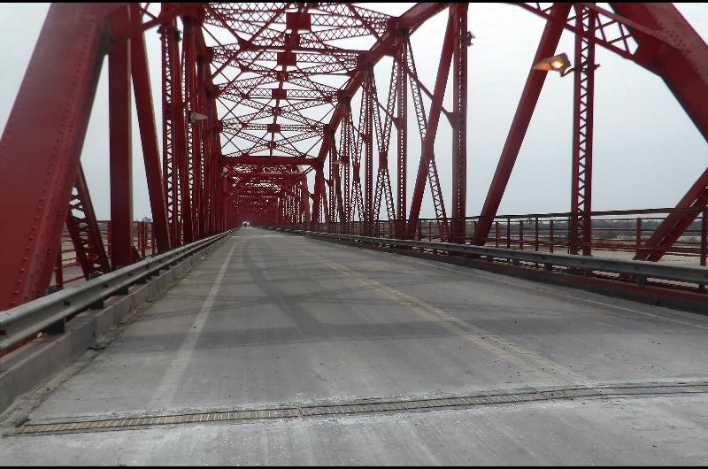 Motochorros Le Sustrajeron Bienes Y 4 000 A Un Ciclista En El Puente