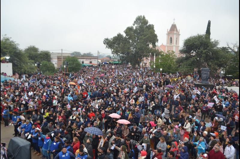 Mailín colmado de fieles a pesar de la lluvia y las bajas temperaturas