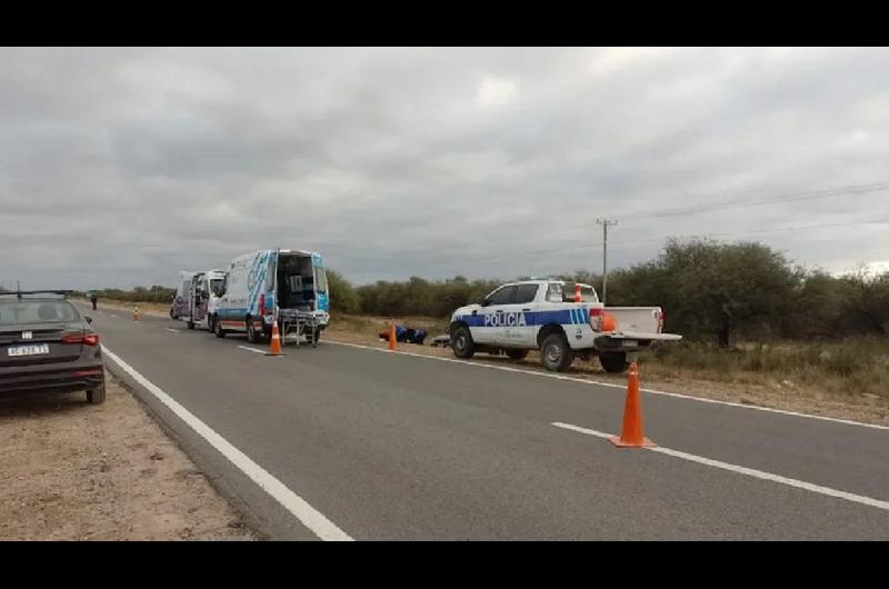 Tragedia En La Ruta Iban Al Cementerio Y Volcaron Tras Explotarles Una