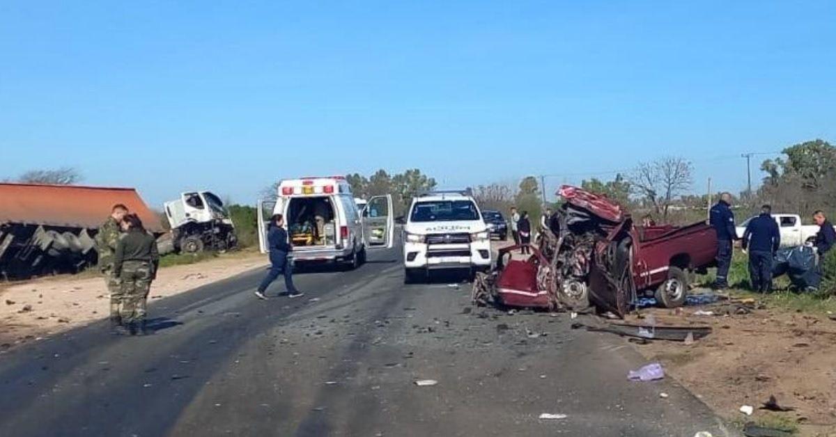 Un muerto por choque frontal entre un camión y una camioneta Una