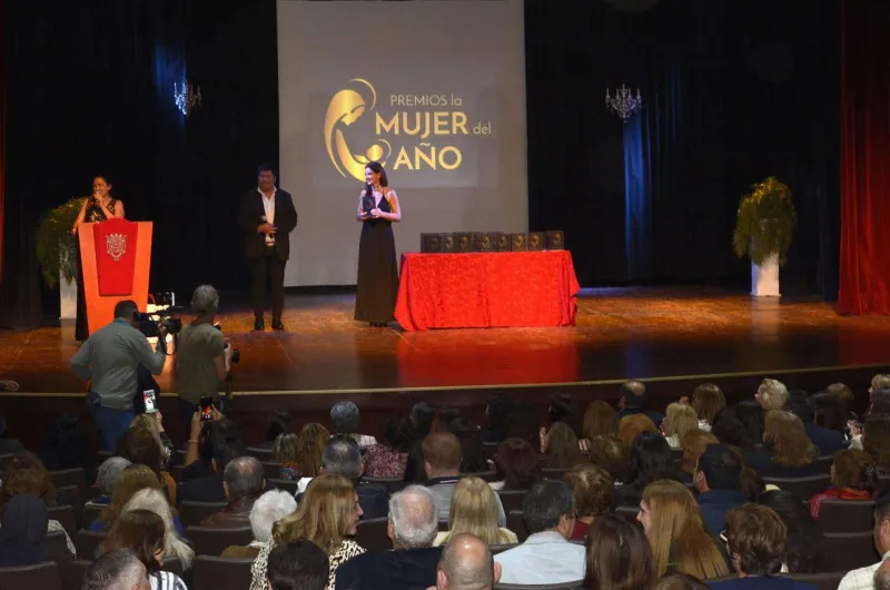 Este Viernes Se Entregar N Los Premios Mujer Del A O El Evento