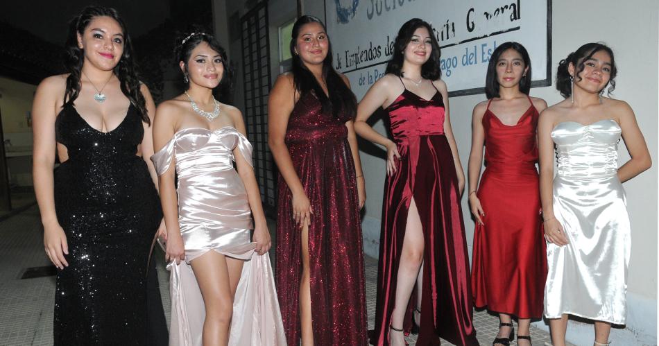 NOCHE DE EGRESADOS DEL COLEGIO PRIMERA JUNTA Los alumnos de 5º Año