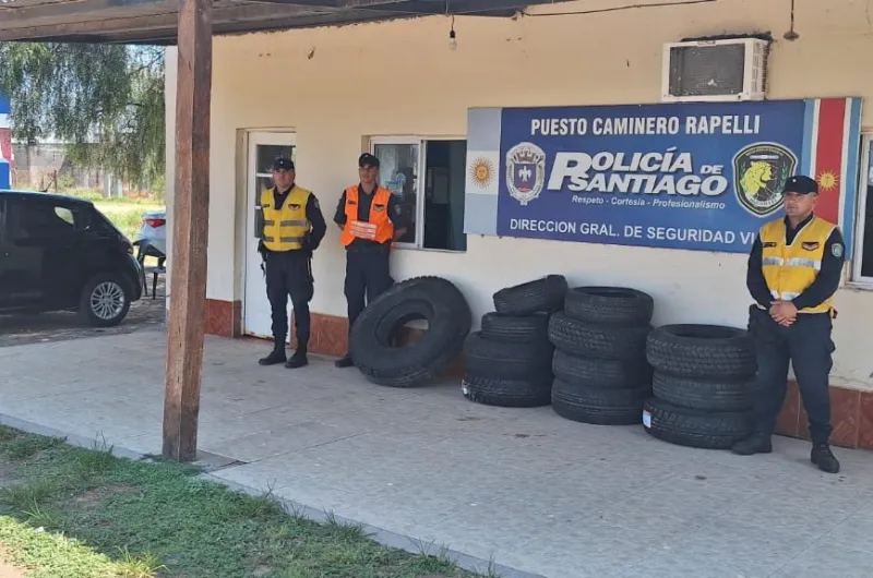 Secuestraron Un Cargamento De Cubiertas En Un Autom Vil El