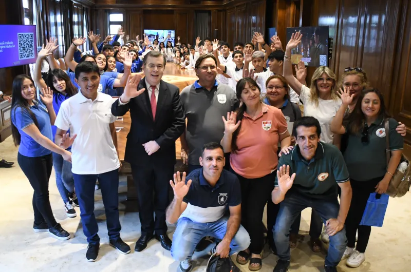 El gobernador Zamora recibió a estudiantes de los departamentos Belgano