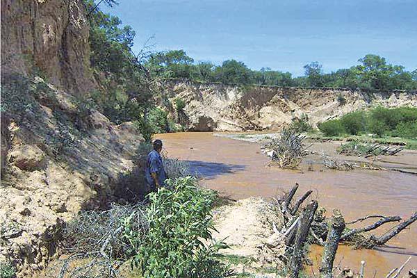 LAS TOMAS  Este es uno de los lugares ms lindos para visitar en el departamento Pellegrini En verano es muy frecuentado por la gente de la zona para refrescarse en las aguas del río Horcones  FotoGentileza Ariel Corvaln