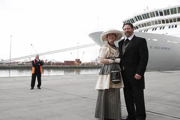 Algunos de los pasajeros del Balmoral eligieron las vestimentas de principios de siglo pasado que usaban los tripulantes del Titanic