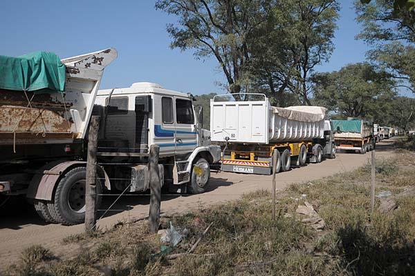 INGRESO Los transportes fueron depositados en el predio de la ex Fandet donde se verificaba la documentación de cada cargamento 