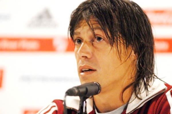 Almeyda- El que es hincha de River que aliente y el que no que ni venga