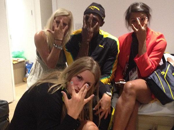 Usain Bolt festejoacute con el equipo femenino de handball de Suecia