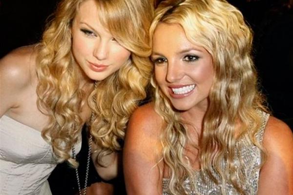 Taylor Swift y Britney Spears juntas en una de las entregas de los Premios MTV