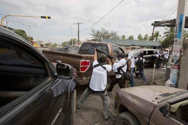 Las autodefensas mexicanas tomaron otro pueblo- Ahora son libres