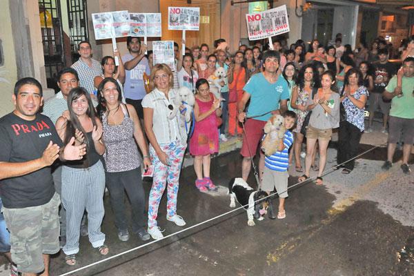 RUIDOSA La gente marchó con sus mascotas por el centro