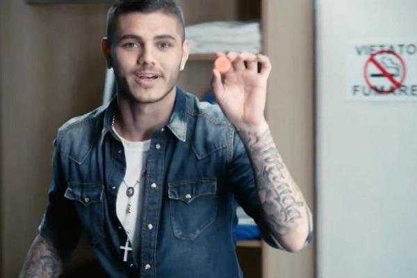 La poleacutemica publicidad de Wanda Nara y Mauro Icardi dedicada a Maxi Loacutepez