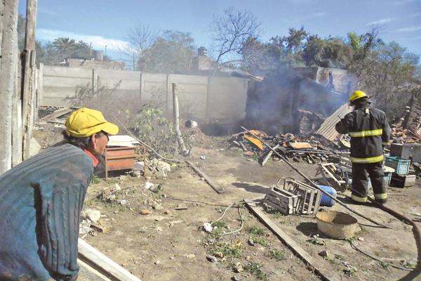 Se prendioacute fuego su casilla y perdioacute todo en unos minutos