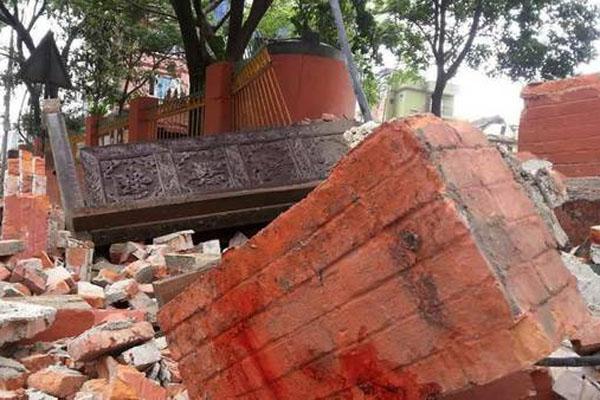 Al menos 1300 muertos por un fuerte terremoto en Nepal