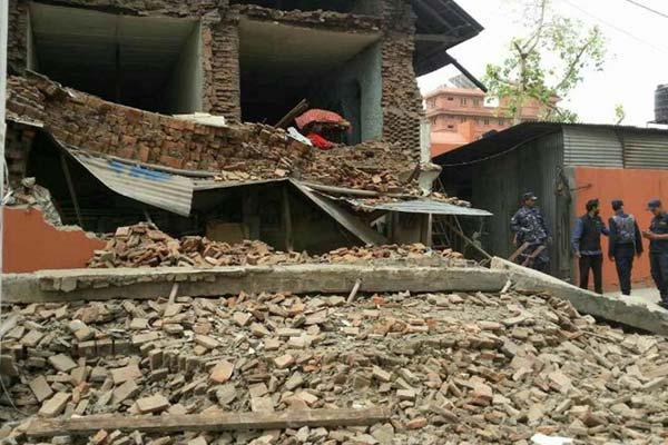 Las impactantes fotos tras el sismo de 79 grados