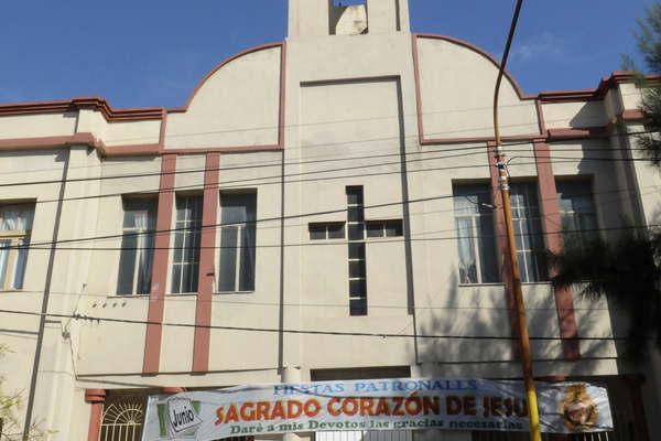 La parroquia Sagrado Corazoacuten  de Jesuacutes vive su mes patronal