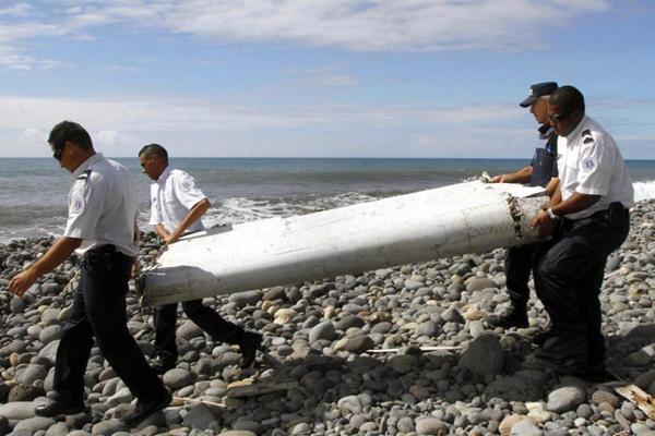 Malasia confirmoacute que los restos encontrados pertenecen al vuelo MH370