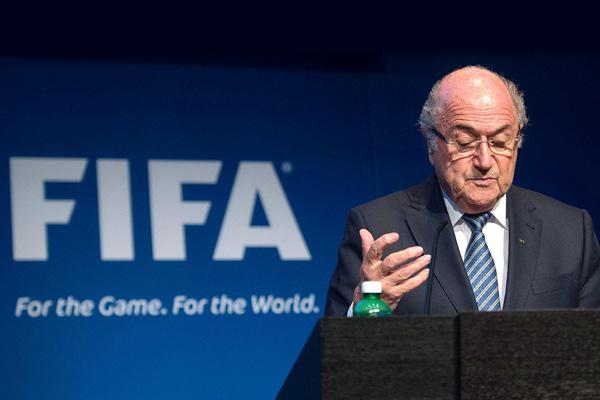 Blatter contoacute que Platini lo amenazoacute con mandarlo a la caacutercel