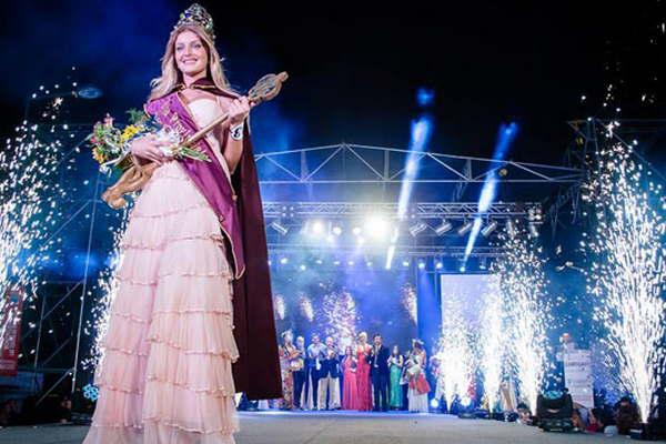 iquestAlfano la Nintildea Loly o Aileacuten Bechara coronaraacuten a la Reina Provincial de los Estudiantes 2015