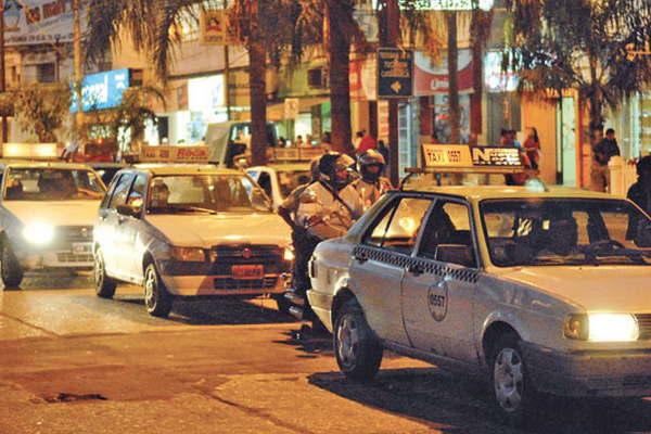 La tarifa nocturna para taxis y radiotaxis en Santiago regiraacute a partir de las 0 del martes