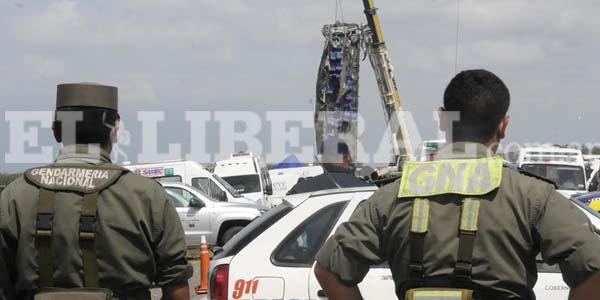 Desbarrancoacute un micro con gendarmes del destacamento Santiago del Estero en Salta- seriacutean 43 los muertos 