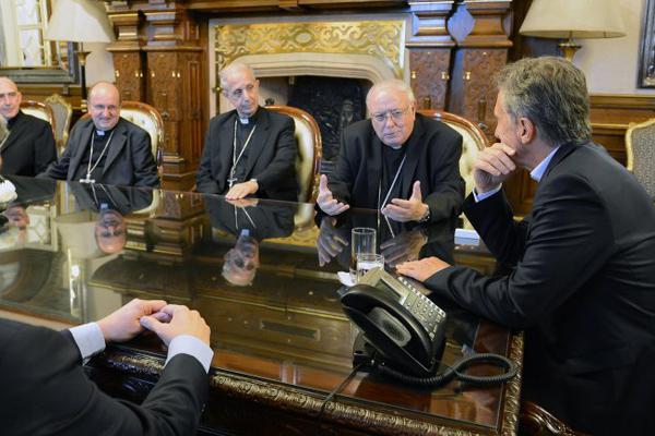 Macri recibe a la cuacutepula de la Iglesia en la Casa Rosada