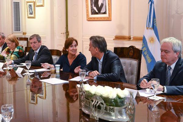 Macri encabeza su primera reunioacuten de gabinete 