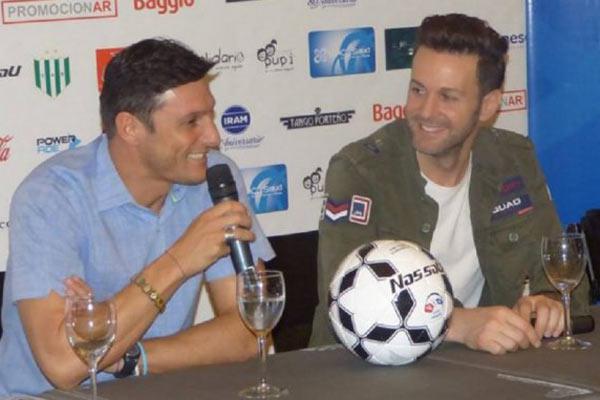 El Pupi Zanetti y Axel salen una vez maacutes a la cancha por los maacutes chicos