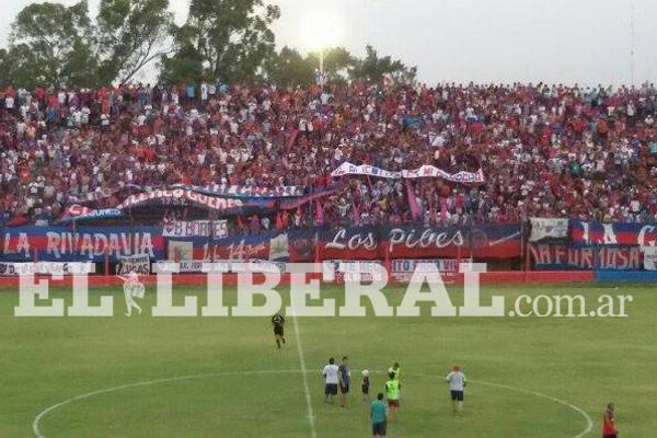 Guumlemes le ganoacute a San Martiacuten ascendioacute al Federal A y desatoacute la locura de los hinchas en la Isla