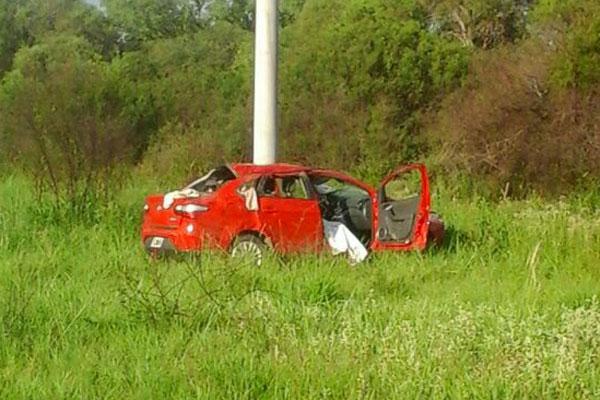 Familia saltentildea salvoacute milagrosamente su vida tras dar varios tumbos en su auto