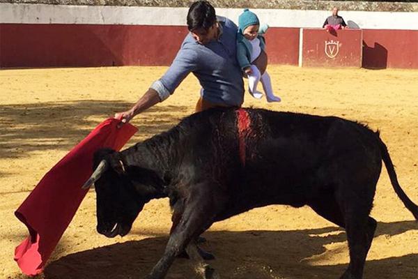 Toreoacute con su hija de 5 meses y lo publicoacute en Instagram