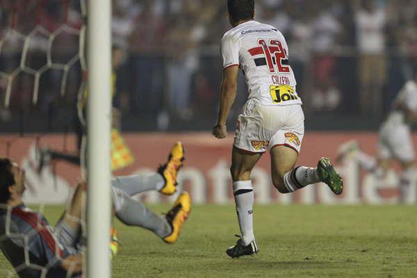 Calleri aparecioacute y le arruinoacute la noche a River en Brasil