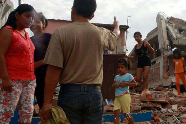 Buscan a 17 argentinos luego del terremoto del saacutebado en Ecuador 