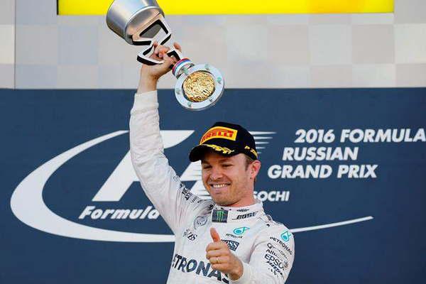 Rosberg celebroacute y alcanzoacute  un reacutecord de Schumacher