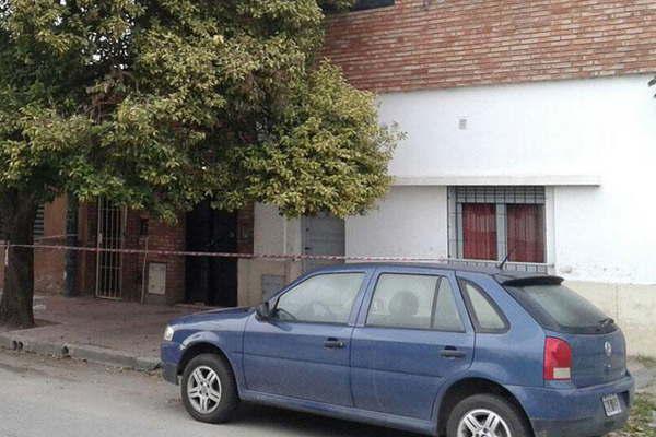 Investigan si un policiacutea matoacute a su pareja tambieacuten agente y luego se suicidoacute