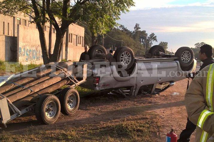 Varias personas heridas por el vuelco de una camioneta