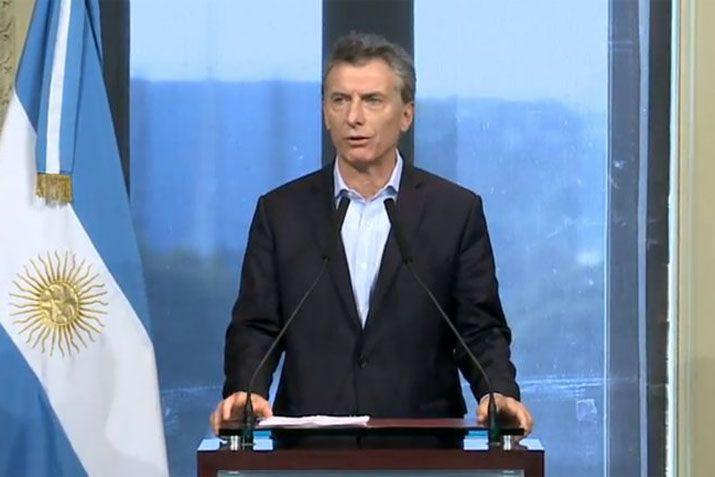 Macri empresarios y sindicatos acordaron frenar despidos por 90 diacuteas